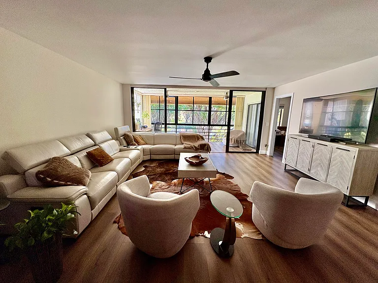 11280 Green Lake Dr #203 — Photo 7