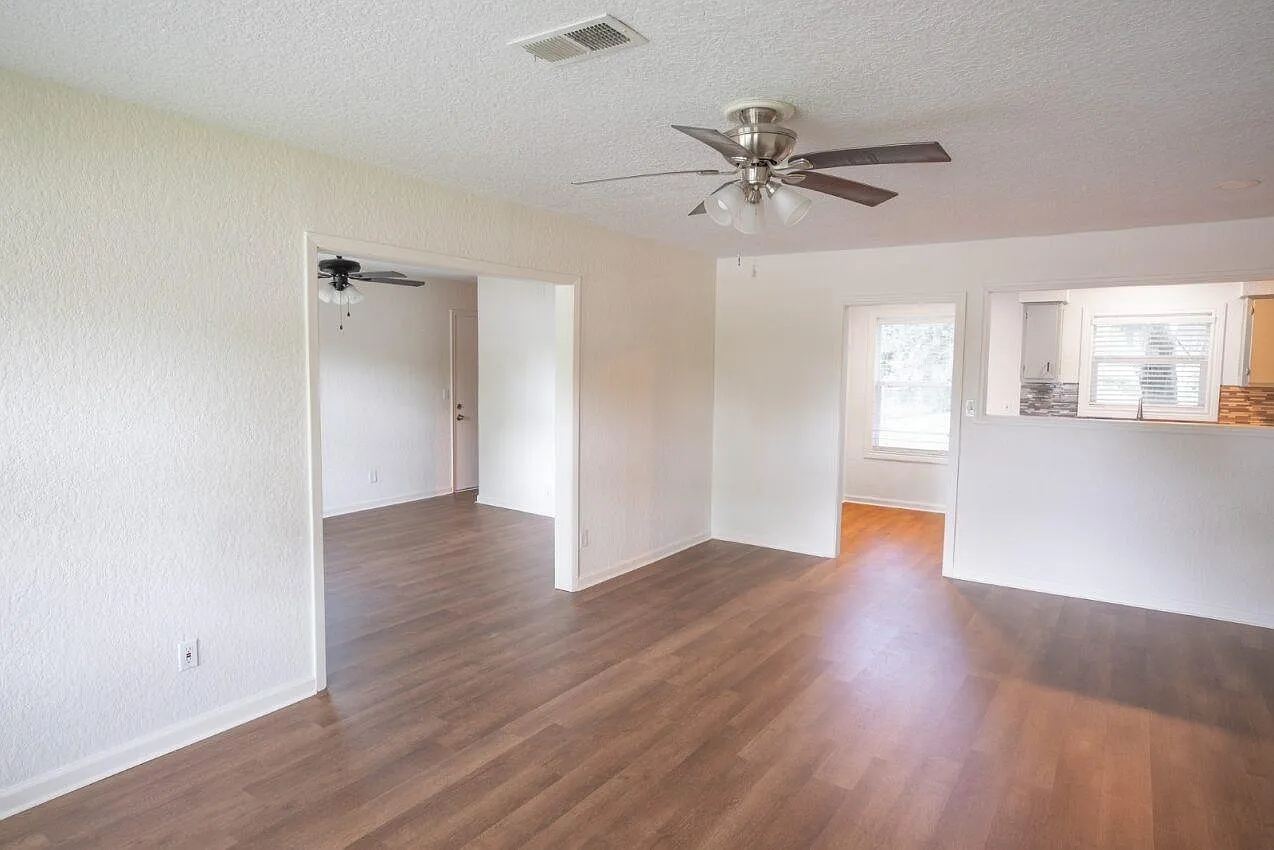 3 bed, 1.0 bath, 1283 sqft, $1,500 — Photo 4