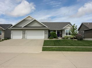 1023 Rocky Ridge Rd, Cedar Falls, IA 50613