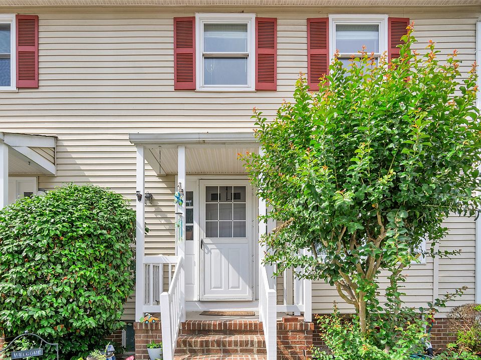 1st image of 22 Bromley Dr