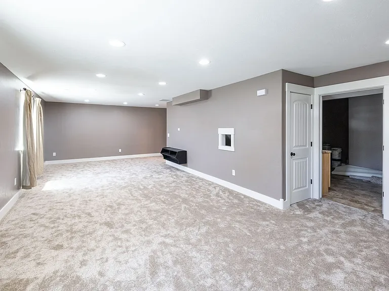 303 S Park Ave — Photo 25