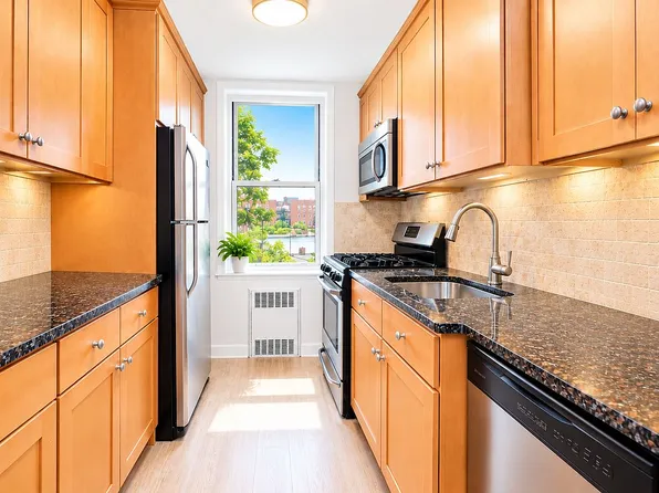 243 McDonald Ave APT 4F, Brooklyn, NY 11218
