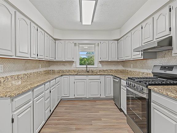 3rd image of 619 Covington St