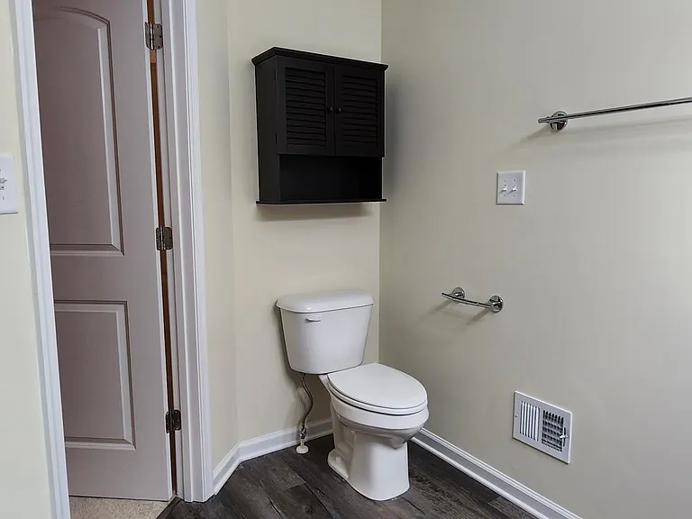 master bedroom bathroom