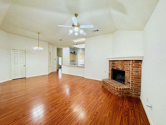 2nd image of 1221 Taylor Ln