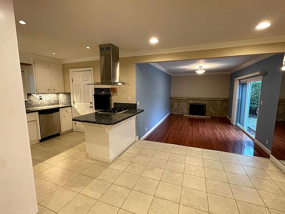 5th image of 988 Orchid Way