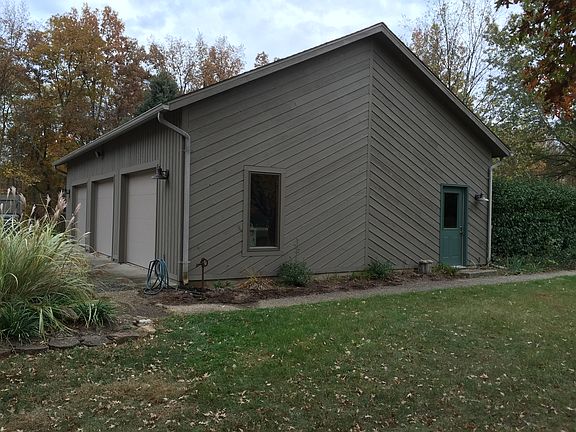 4th image of 2111 N 2250th St
