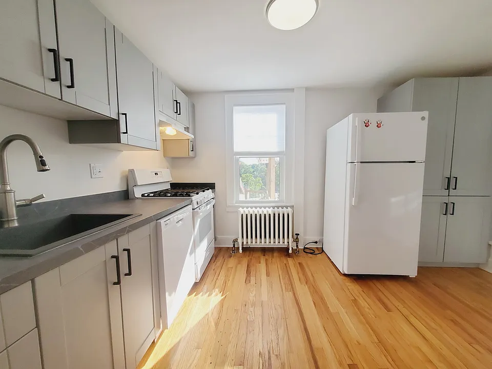 33 Holcomb Ave #2