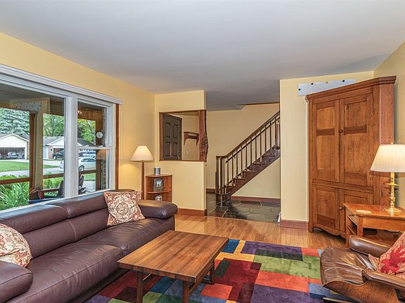 5th image of 3921 Oak Dr