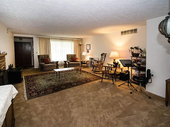 3rd image of 17280 Parker Ave