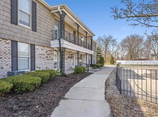 24360 E River Rd UNIT 33, Grosse Ile, MI 48138