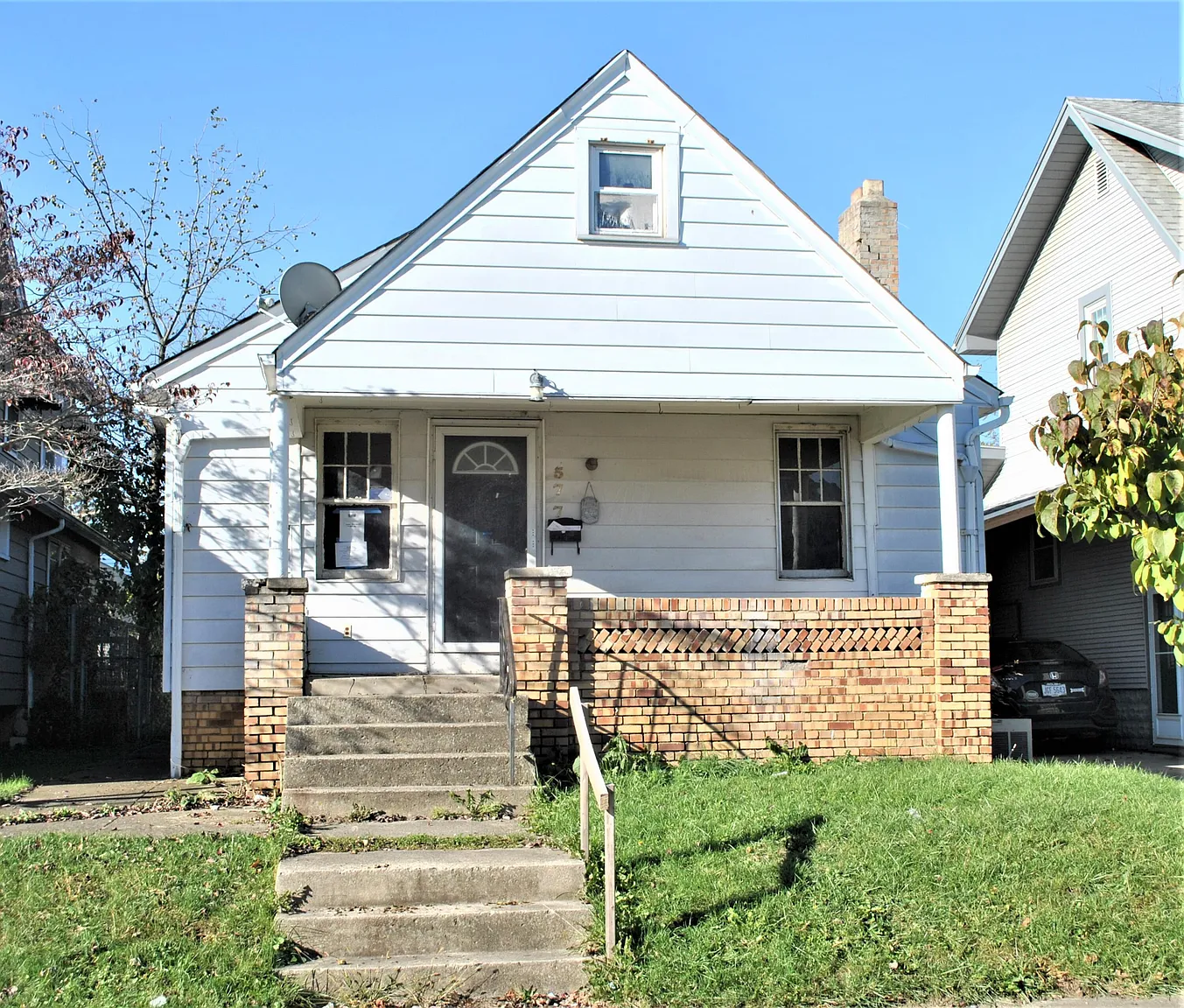 577 Townsend Ave photo 1