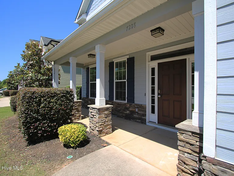 7218 Hoffman Dr — Photo 2
