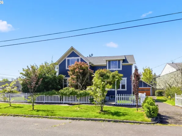 349 S 6th St, Cottage Grove, OR 97424