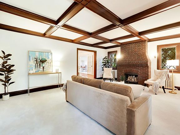5th image of 1110 Elm St