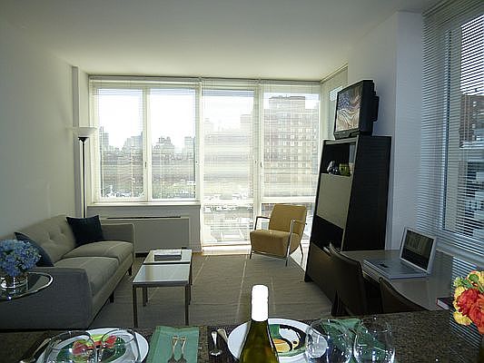1st image of 1510 Lexington Ave APT 15T