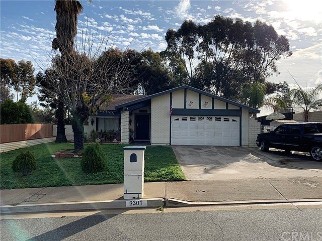 2nd image of 2301 Mesquite Ln
