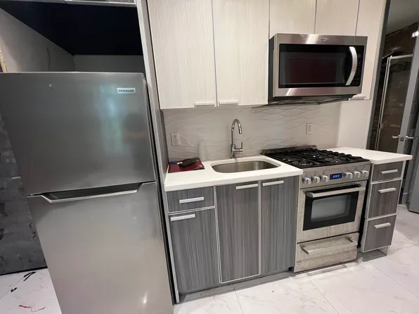 119 Albany Avenue image 1 of 6