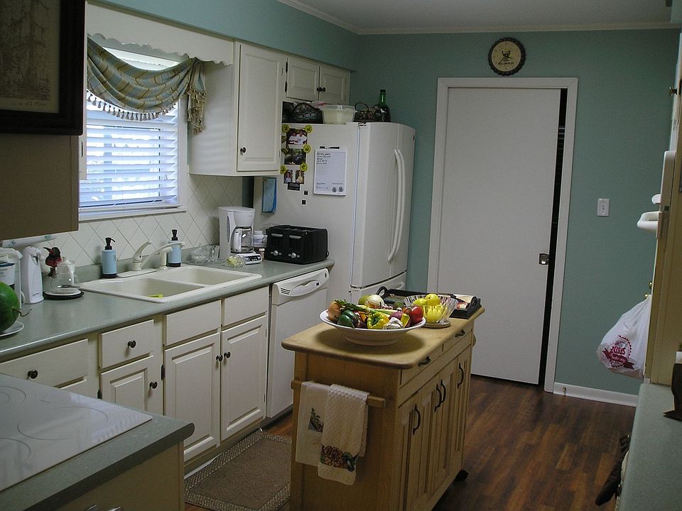 2nd image of 1910 McDermott Dr