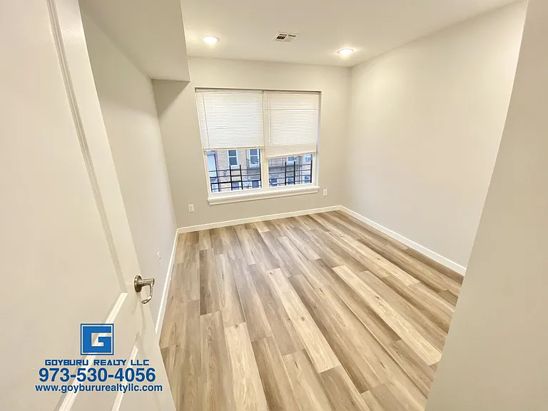 100 Carroll St #203-303-403 — Photo 6
