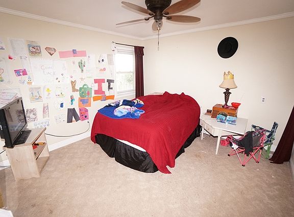 4th image of 3206 Redwood Dr