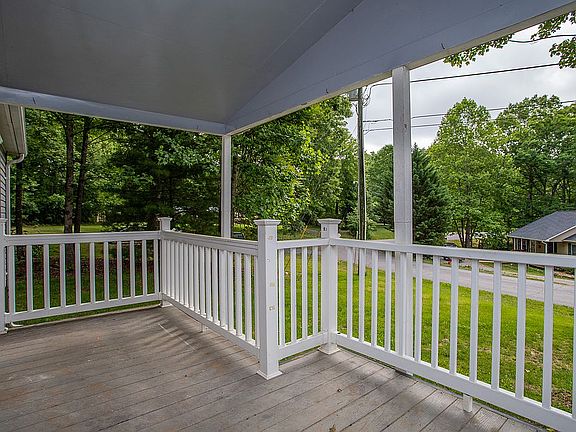 5th image of 233 Dalewood Ln