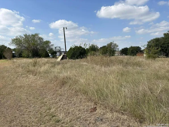 161 & 165 APACHE TRL LOT 16,17, Seguin, TX 78155