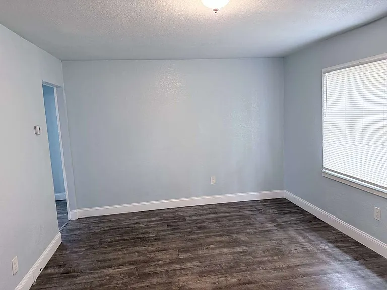 815 N Davis Ave — Photo 3