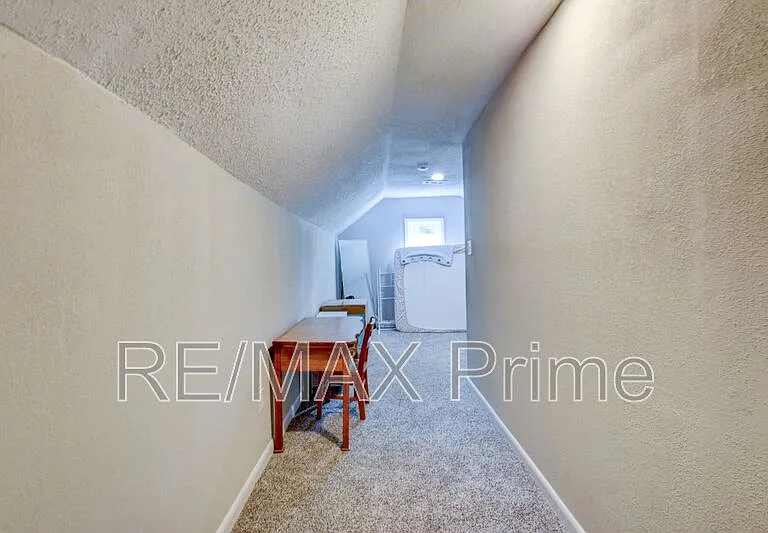 2 Clover St — Photo 8
