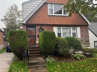 1320 146th St, Whitestone, NY 11357