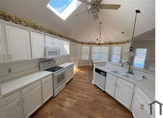 3 bed, 1836 sqft, $2,500 — Photo 1