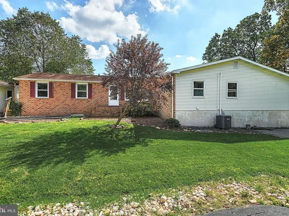 111 Longstreet Dr, Gettysburg, PA 17325