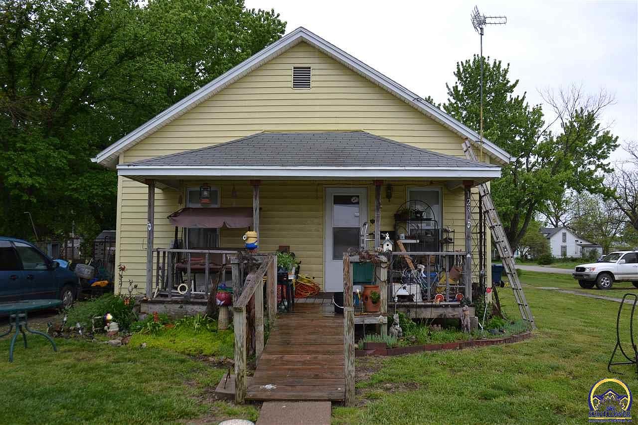 123 N 9th St, Osage City, KS 66523 Zillow