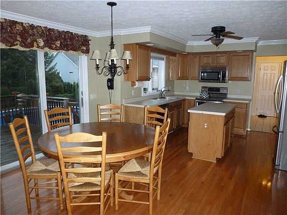 3rd image of 51 Saint Andrews Blvd