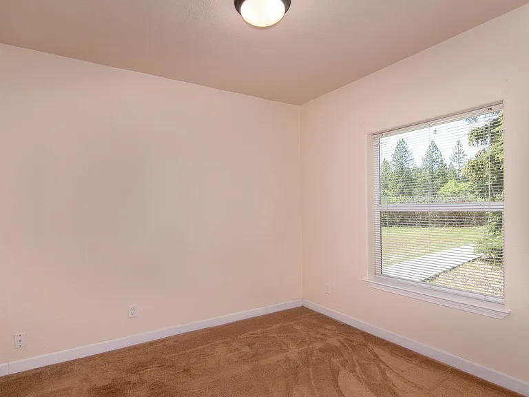 8222 W White Rd — Photo 16