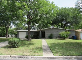 907 Sumner Dr, San Antonio, TX 78218
