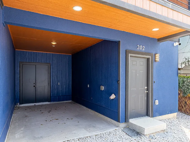 118 Shenandoah St #202 — Photo 2