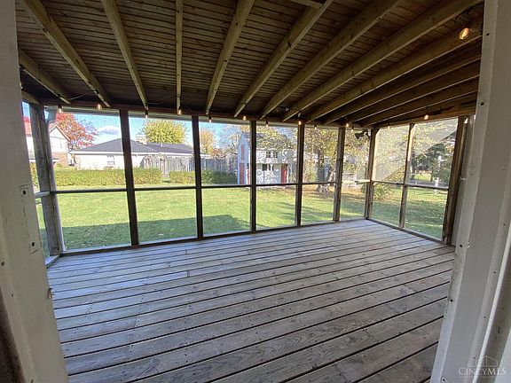 4th image of 1295 Westmoor Dr