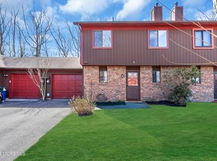 14 Flamingo Dr, Howell, NJ 07731