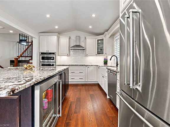 5th image of 776 Acadia Dr