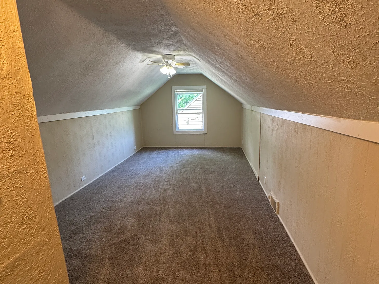 3 bed, 1092 sqft, $1,550 — Photo 4