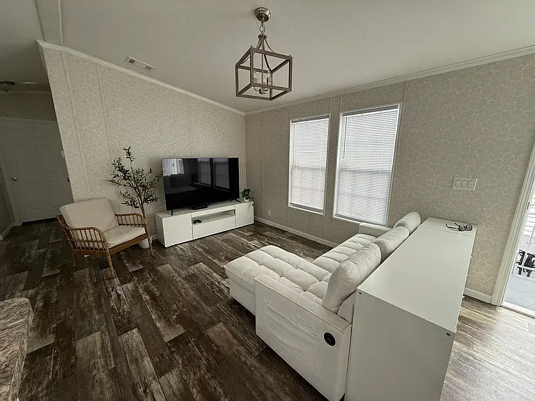67 W Lake Ct — Photo 1
