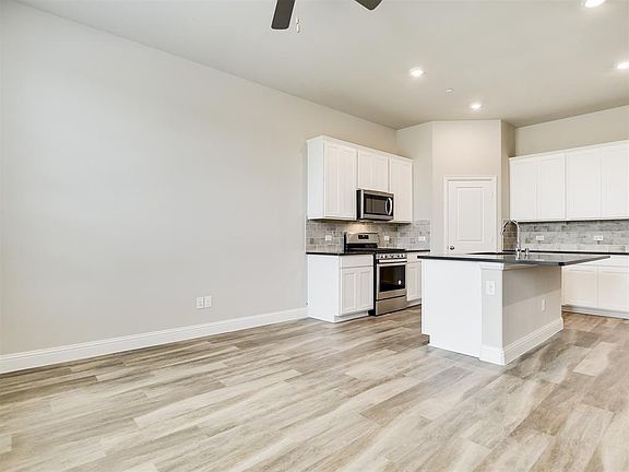 4th image of 7512 Palisades Dr