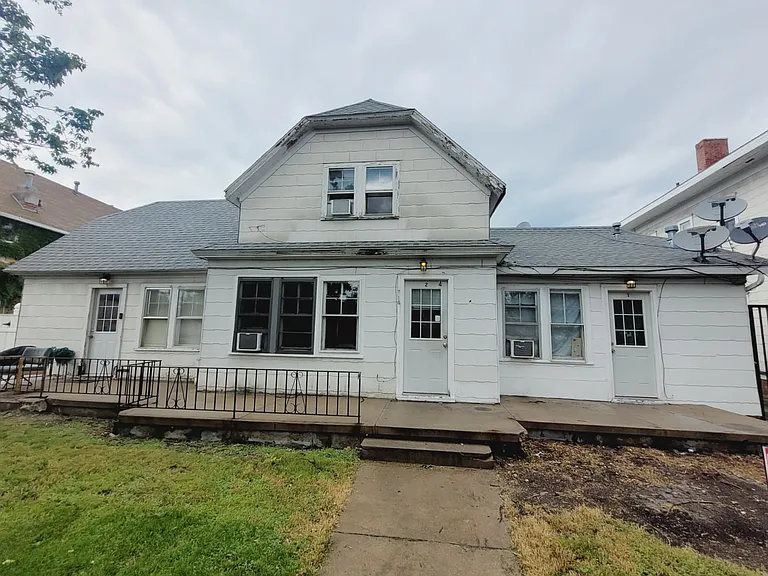 714 W 1st St #4 — Photo 1