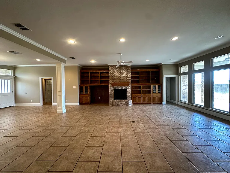 401 Springwood Ct — Photo 5