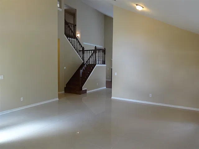 4 bed, 2.5 bath, 2213 sqft, $3,020 — Photo 4