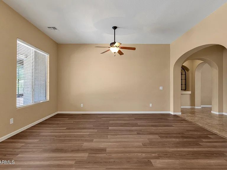 2403 E Robb Ln — Photo 8
