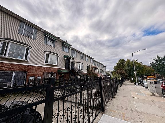 3rd image of 618 E 140th St #1