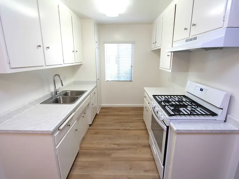 7435 Canby Ave — Photo 9