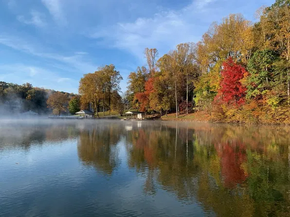 300 S Pointe Shore Dr, Moneta, VA 24121